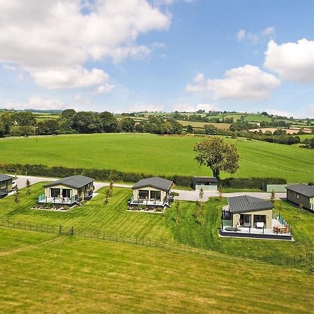 Midsomer Lodges Pilton Экстерьер фото