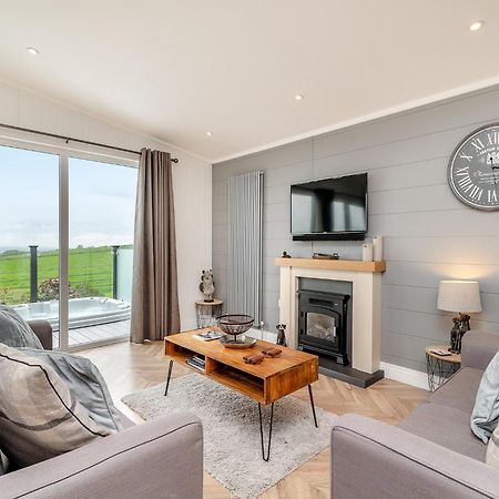 Midsomer Lodges Pilton Экстерьер фото