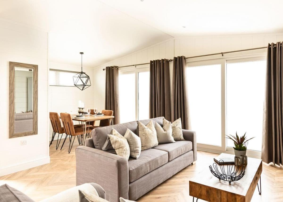 Midsomer Lodges Pilton Экстерьер фото