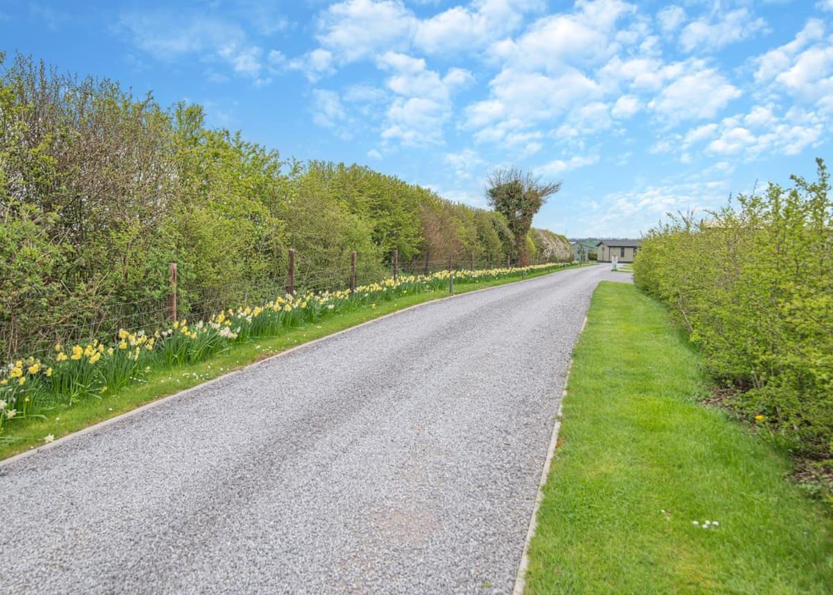 Midsomer Lodges Pilton Экстерьер фото
