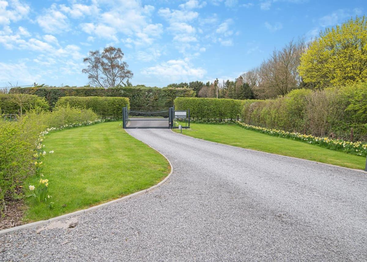 Midsomer Lodges Pilton Экстерьер фото