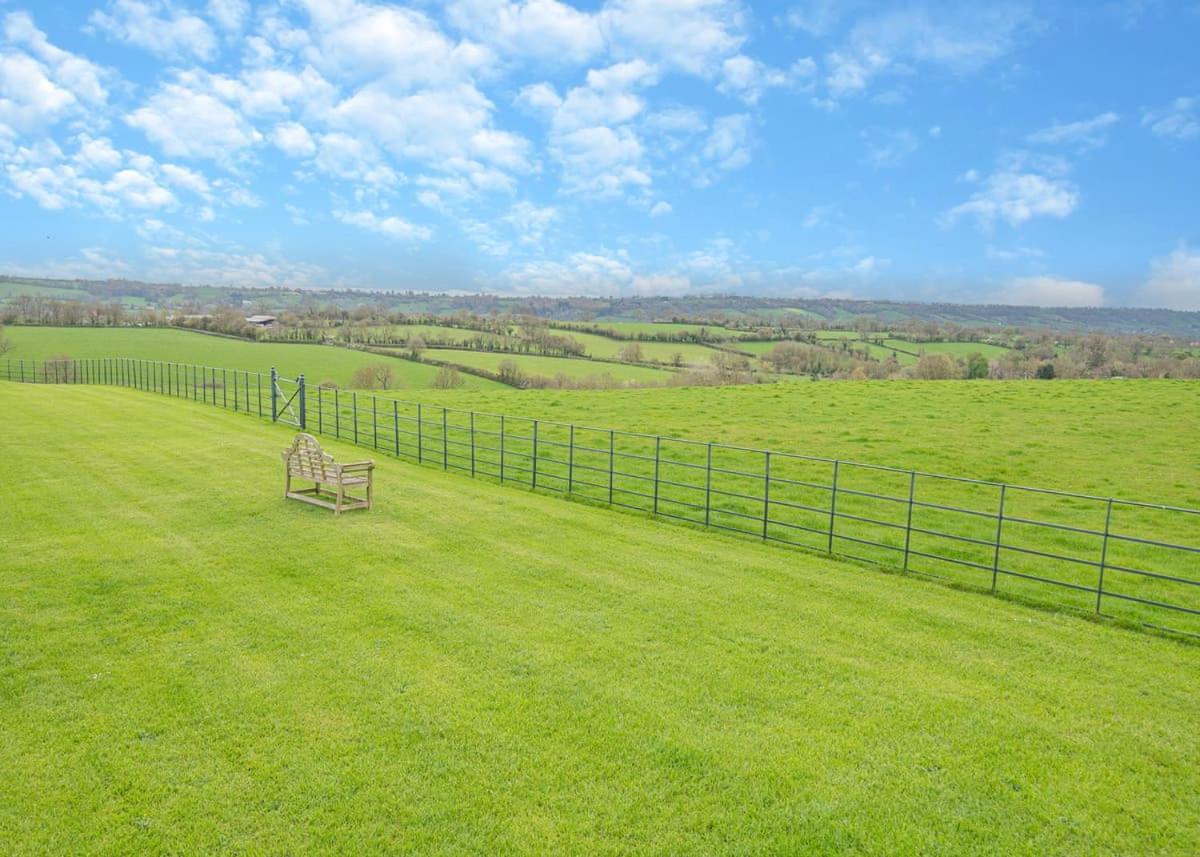 Midsomer Lodges Pilton Экстерьер фото